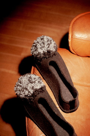 SOIL&SNOW POMPOM slippers