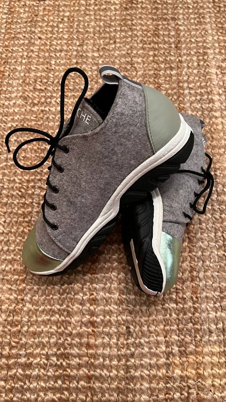 STONE sneakers – size 39