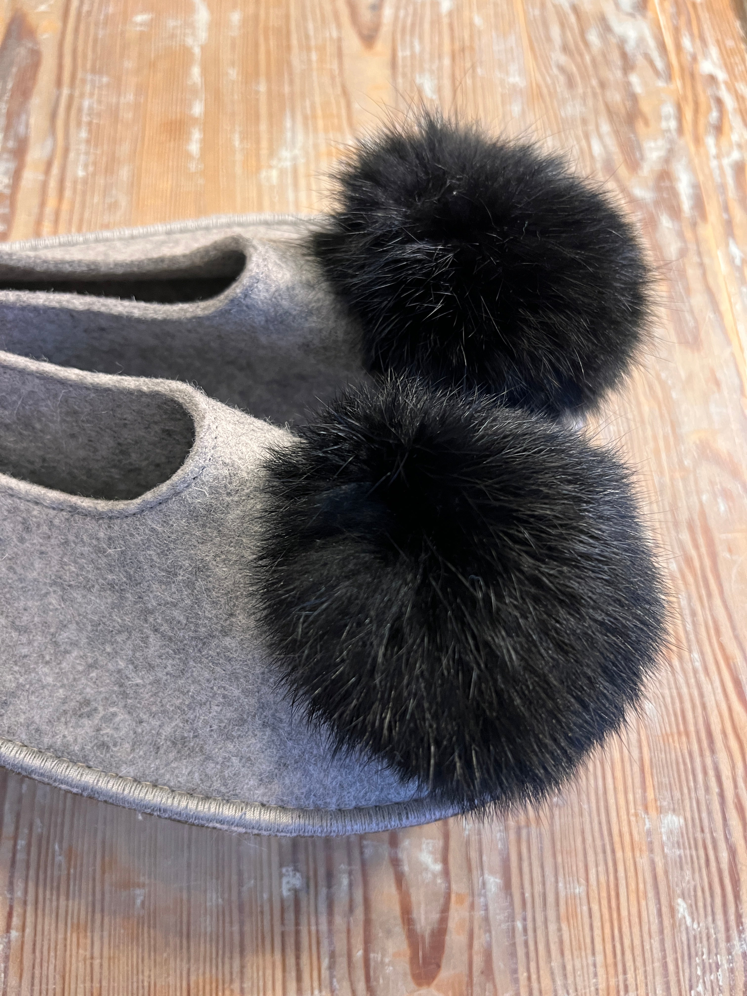 GREY&BLACK slippers