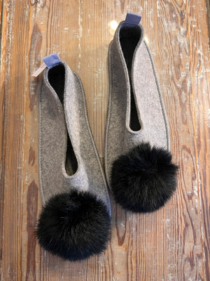 GREY&BLACK slippers