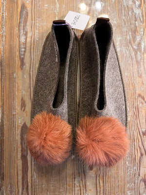 CARAMEL slippers
