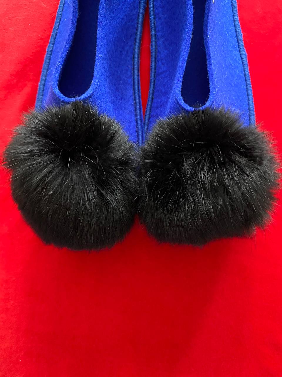 BLUE PAVEMENT slippers