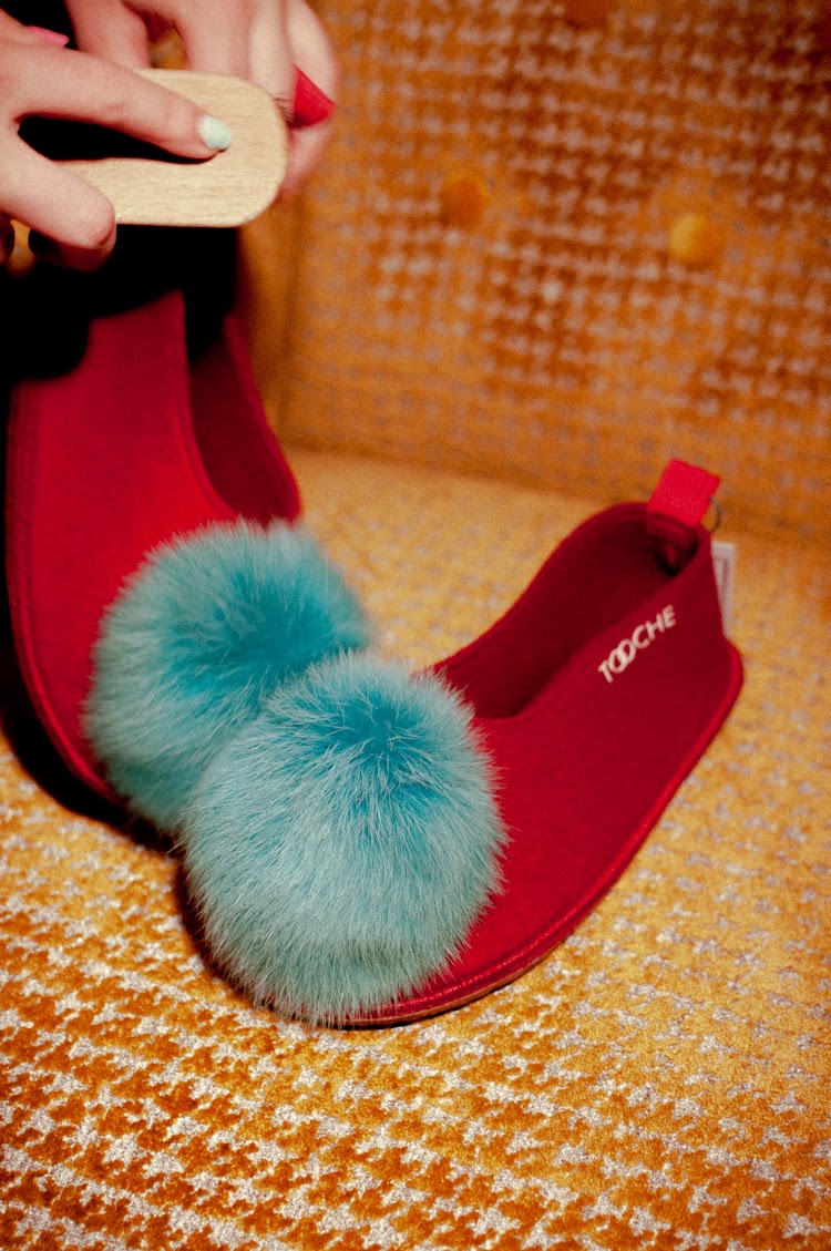 TURQUOISE IN RED slippers